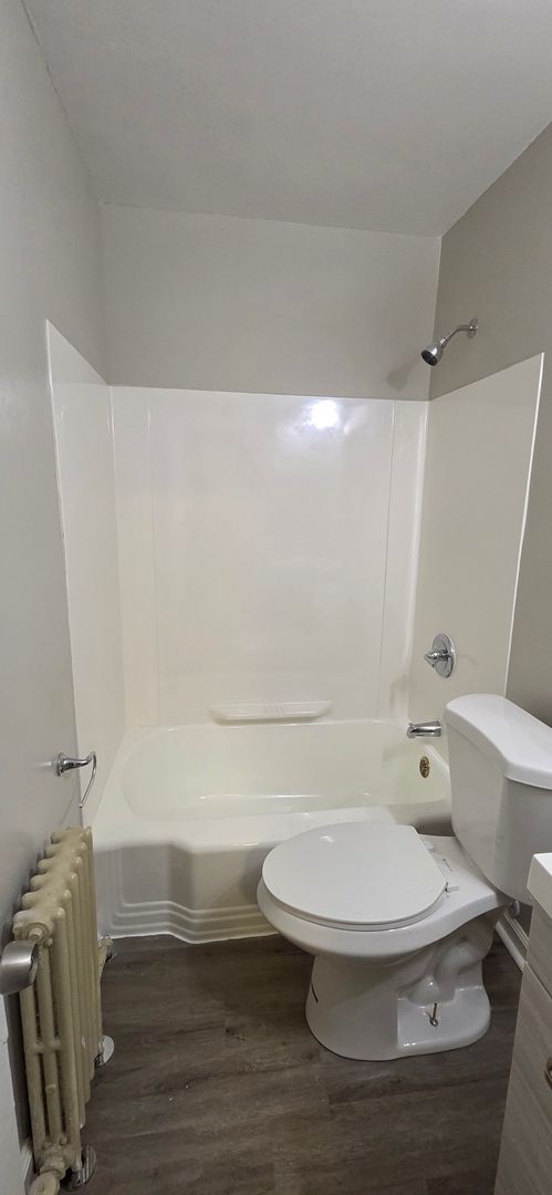 Building Photo - 1 Bedroom Upper Unit in Dundalk