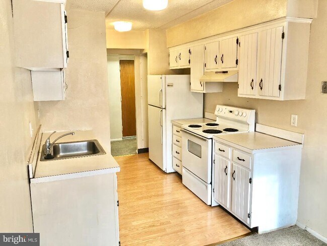 Building Photo - 600 Campbell Cir