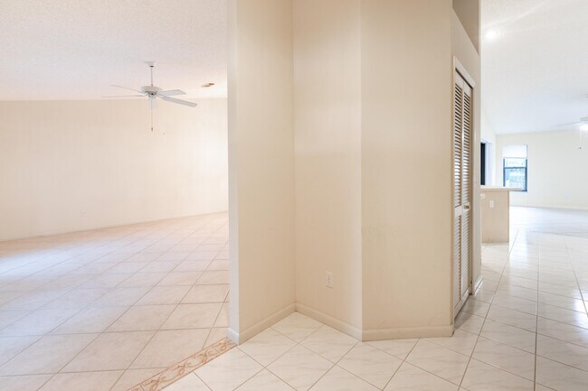 Building Photo - 2361 SW Woodridge St