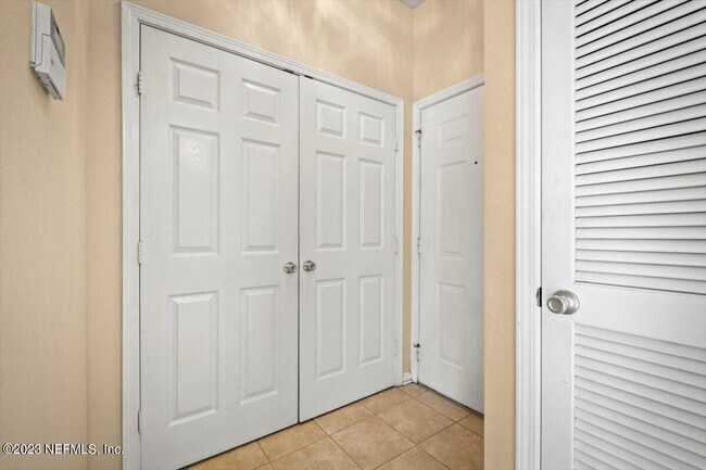 Foto del edificio - 7990 Baymeadows Rd E