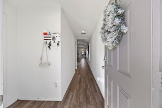 Building Photo - 5455 Desert Gln Dr