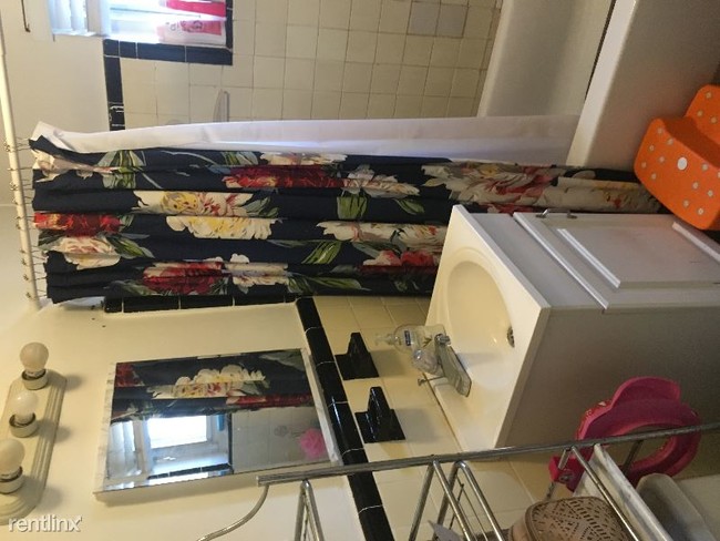 Building Photo - 2 br, 1 bath Condo - 7 Romaine Ct