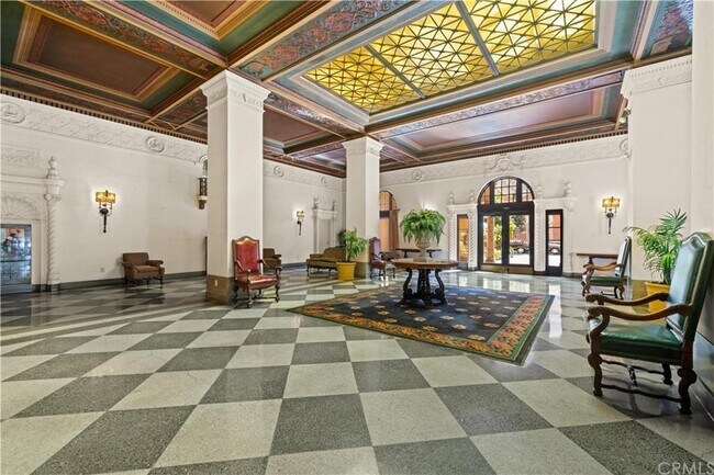 Enter through Renaissance Revival Style lobby. - 315 W 3rd St