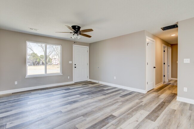 Building Photo - 6141 N Judson Dr