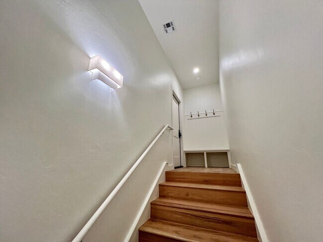 Foto del edificio - 216 E Hurd St