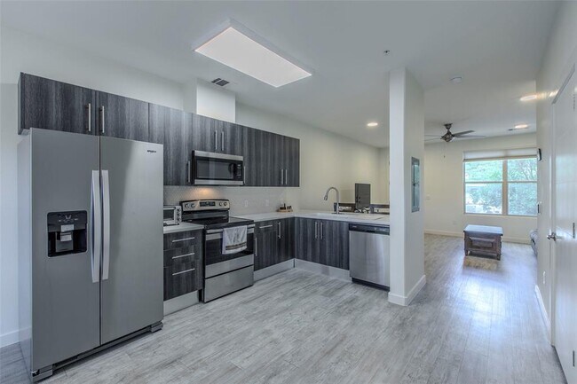 Foto del edificio - 7805 Cooper Ln