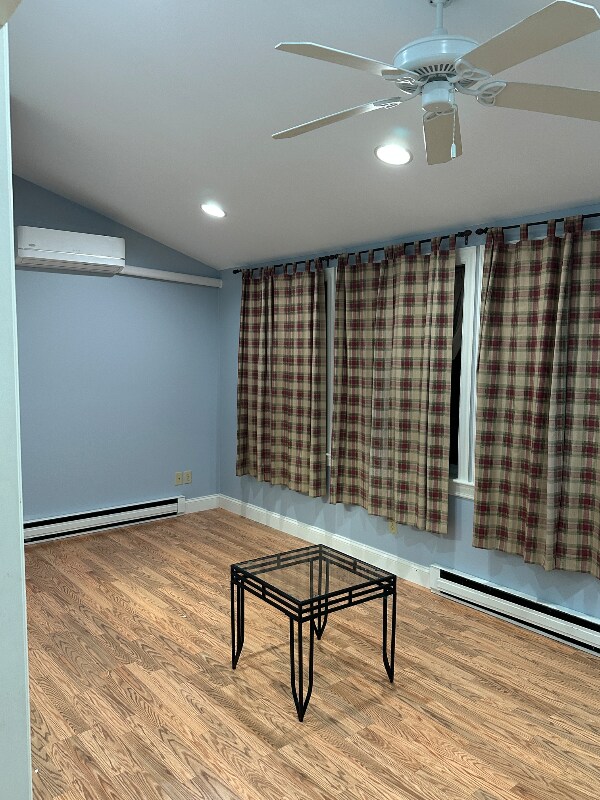 Foto del edificio - 9132 Joyce Ln