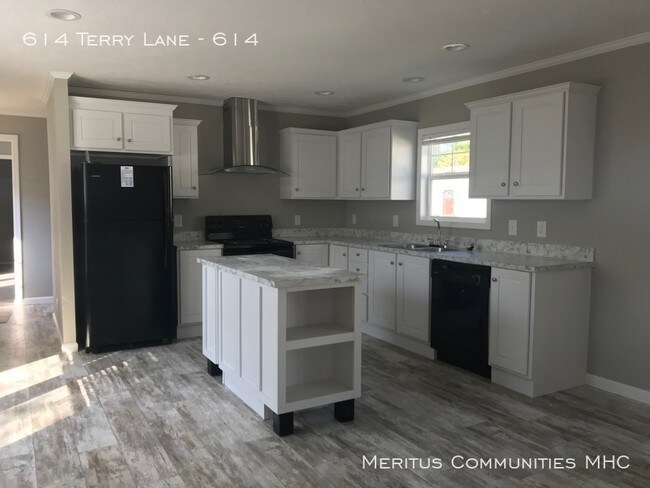 Building Photo - 614 Terry Ln