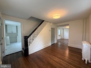 Building Photo - 461 W 11th Ave