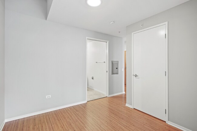 Foto del edificio - 208 E Grand Ave