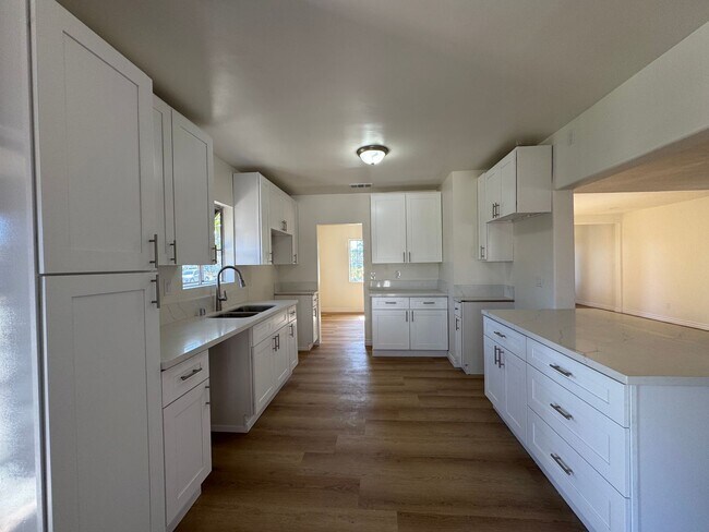 Foto del edificio - 3bd 2ba + Office Space