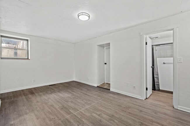 Building Photo - 1653 Suburban Ave