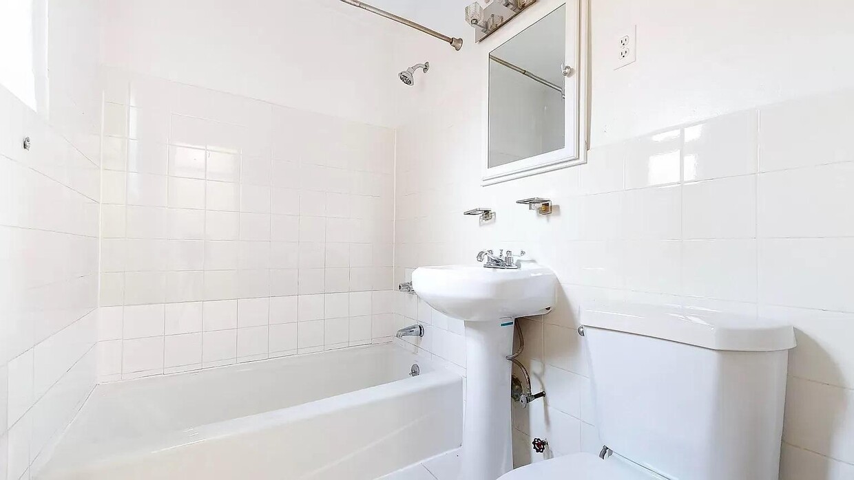 Foto principal - 4489 Broadway