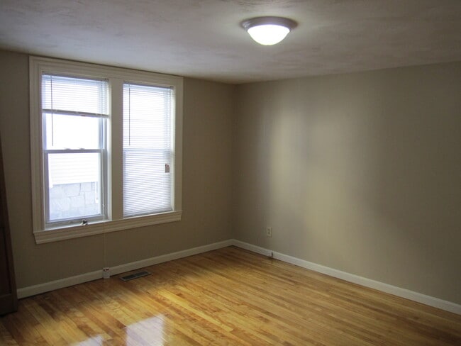 Building Photo - 216 Ingleside Ave