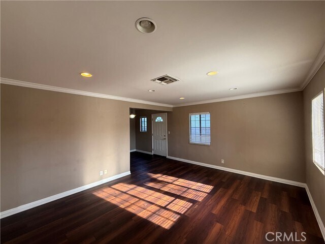 Foto del edificio - 7051 Lindley Ave