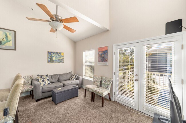 Building Photo - Lionsgate #310