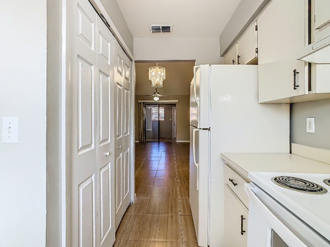 Foto del edificio - 1015 Harden Ct