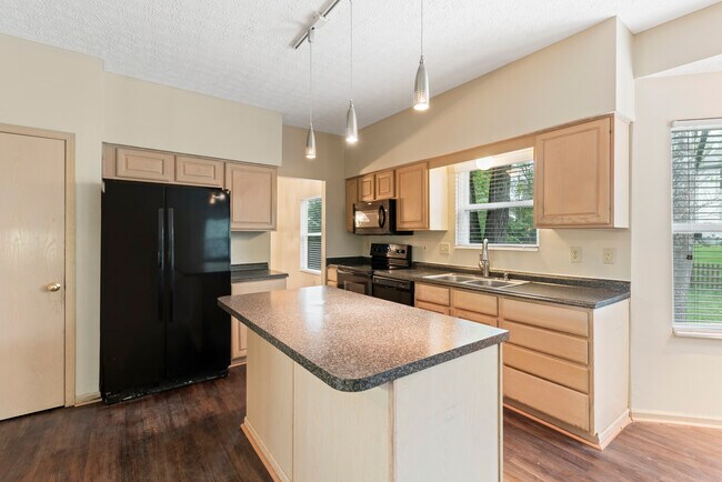 Foto del edificio - 7811 Waggoner Chase Blvd