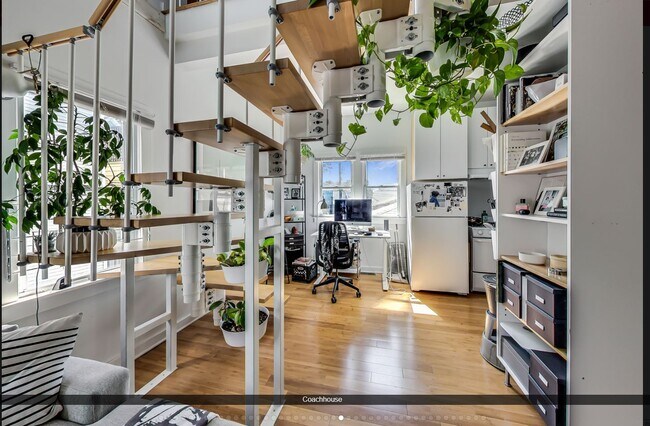 Photo - 1915 W Roscoe St Apartments