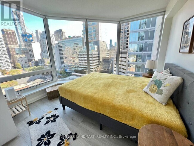 Photo du bâtiment - 155 Yorkville Ave