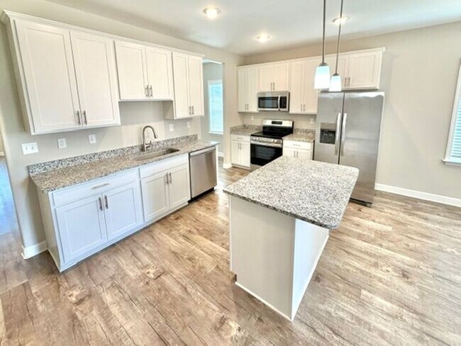 Foto del edificio - Now Leasing a Brand New 4-Bedroom 2.5 Bath Home In Somerville.