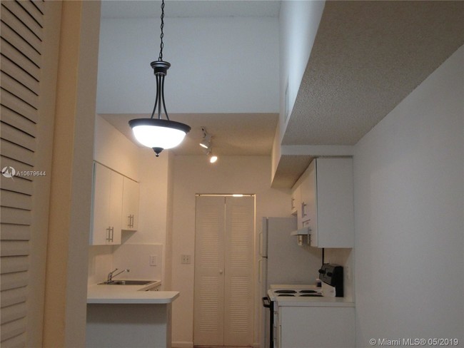 Building Photo - 3251 Sabal Palm Manor