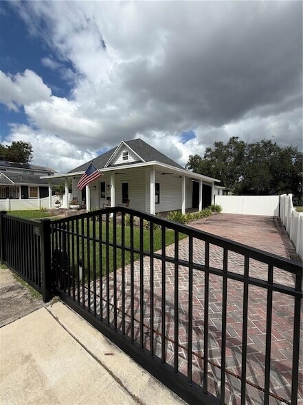 Foto del edificio - 103 W Frances Ave