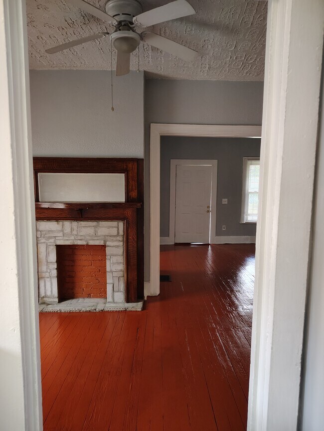 Building Photo - 1118 Wildwood Ave