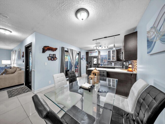 Foto del edificio - 2496 NW 99th Ave