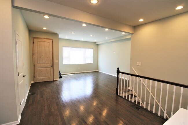 Building Photo - 712 N Willard Ct