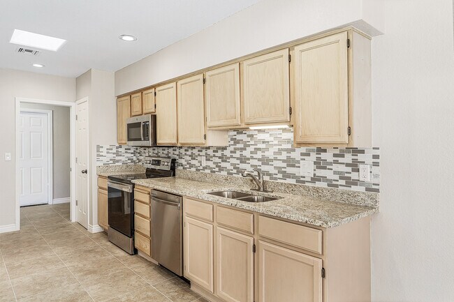 Building Photo - 875 N La Salle Ave