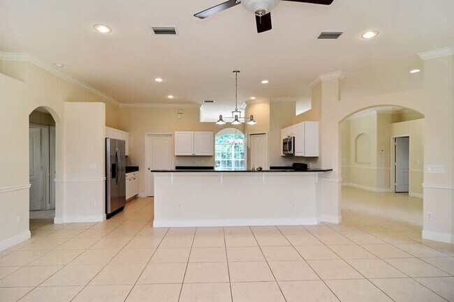 Foto del edificio - 1025 SW Romaine Ln