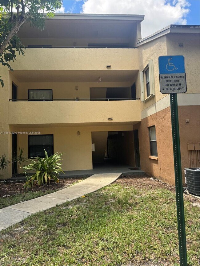 Foto del edificio - 9999 Summerbreeze Dr