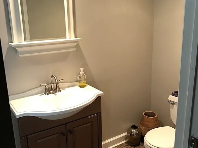 Building Photo - 1296 E Miner Rd