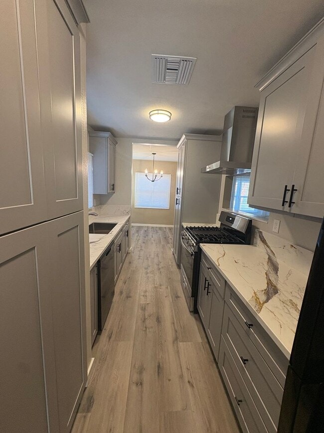 Building Photo - Fully Renovated 3 bed, 2 bath Home