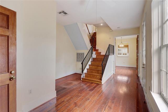 Building Photo - 2431 Chartres St