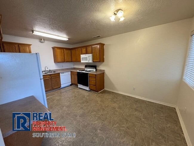 Building Photo - 628 W Evans Ridge Cir