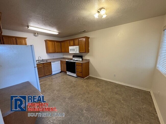 Foto del edificio - 628 W Evans Ridge Cir