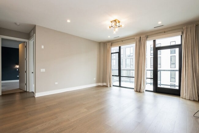 Building Photo - 1701 W Webster Ave