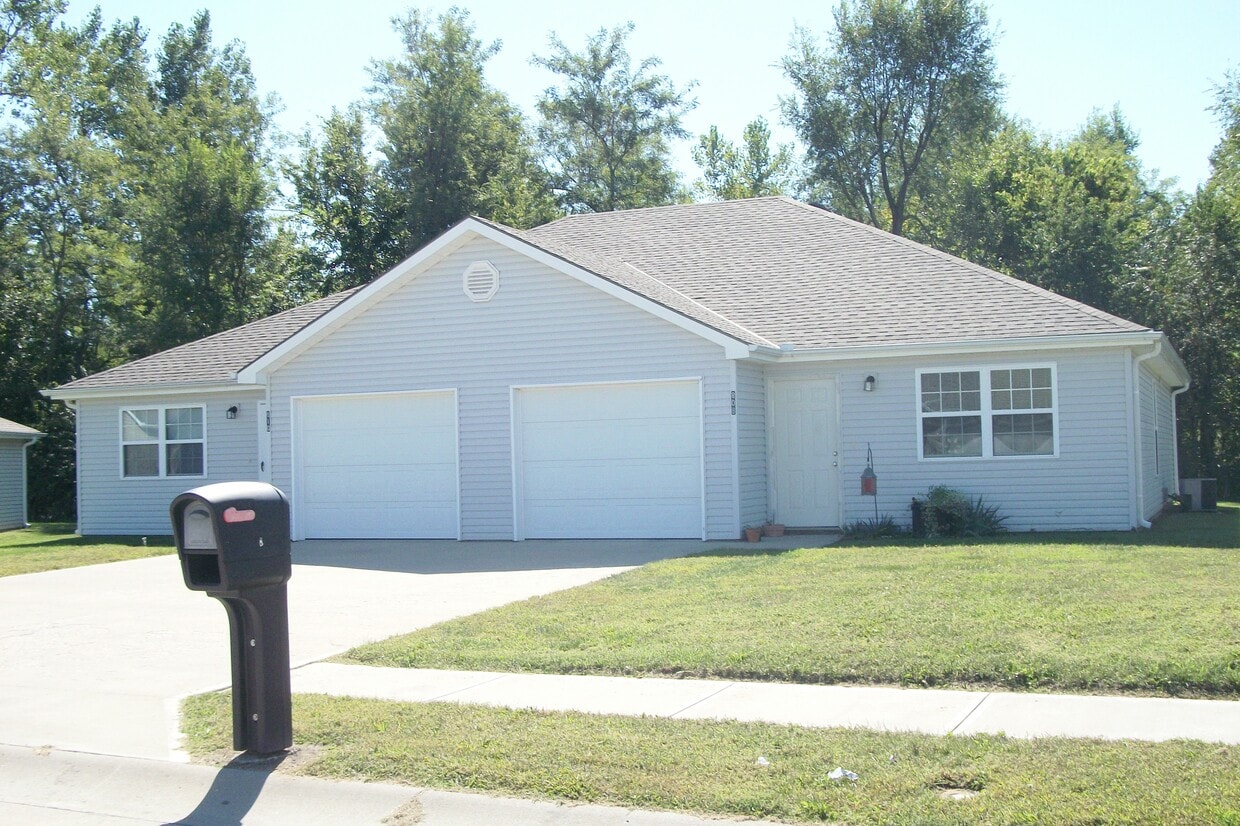 Primary Photo - 806 E Market St