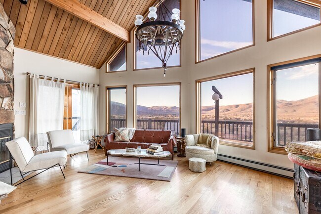 Foto del edificio - 3995 Nordic Valley Dr