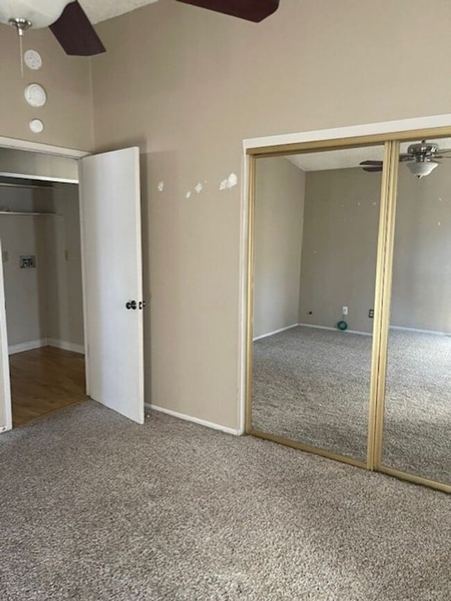 Building Photo - 2358 Fieldcrest Dr