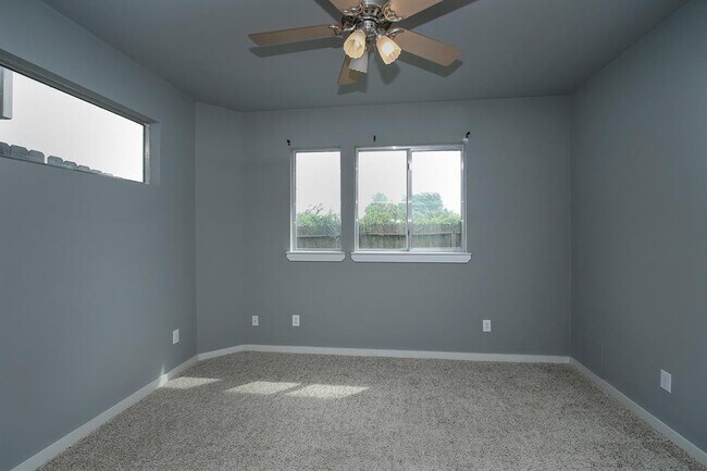 Building Photo - 5413 Lindsay Ln