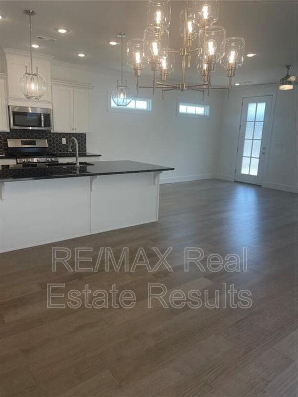 Building Photo - 4206 W Bronco Dr