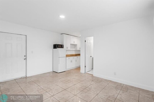 Foto del edificio - 583 NW 17th Pl