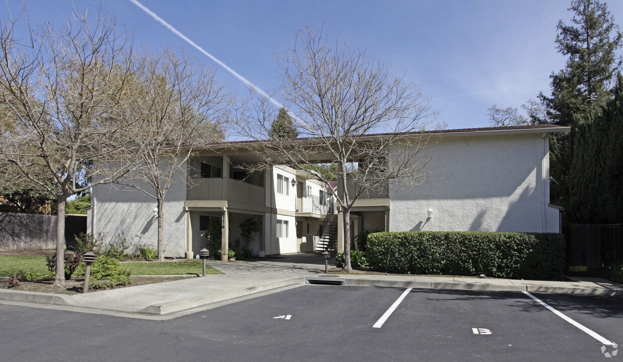 Foto del edificio - 6776 Yount St