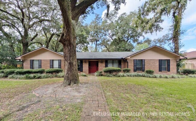 Building Photo - 6374 Whispering Oaks Dr N