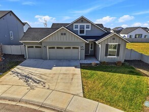 Building Photo - 13735 S Baroque Ave