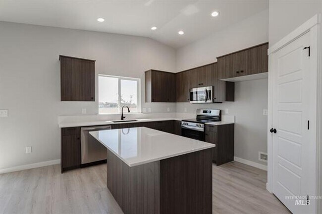 Building Photo - Brand New 4 Bedroom 2 Bathroom Home in South Meridian