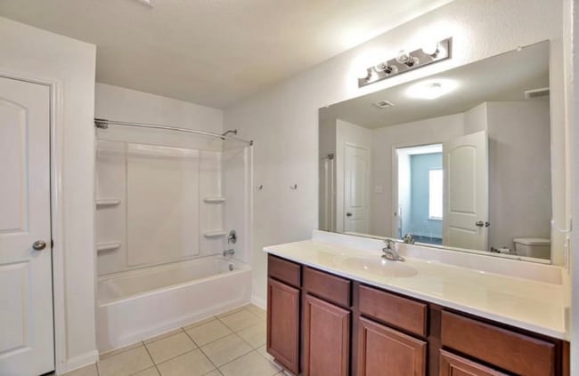 Building Photo - 15418 Hillside Ml Dr